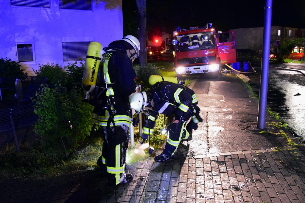 Grossfeuer Einfamilienhaus Siegburg Muehlengrabenstr P0520.JPG - Miklos Laubert